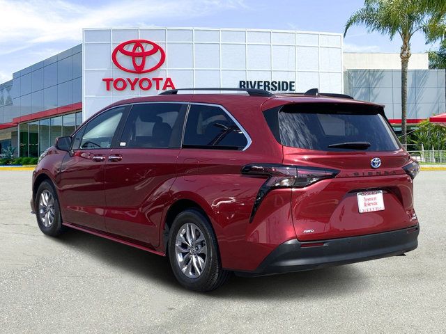 2023 Toyota Sienna XLE