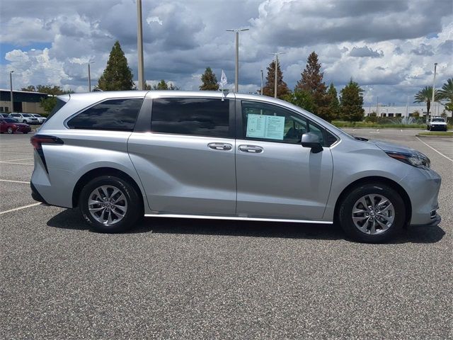 2023 Toyota Sienna XLE