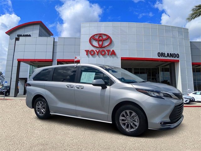 2023 Toyota Sienna XLE