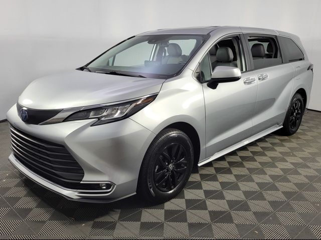 2023 Toyota Sienna XLE