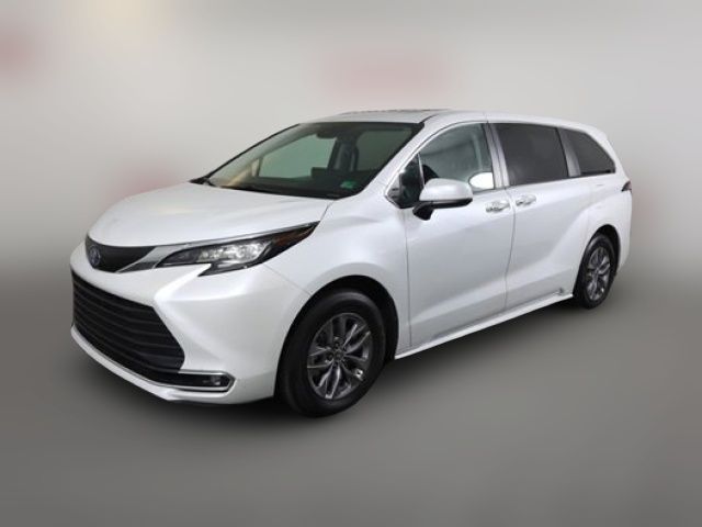 2023 Toyota Sienna XLE