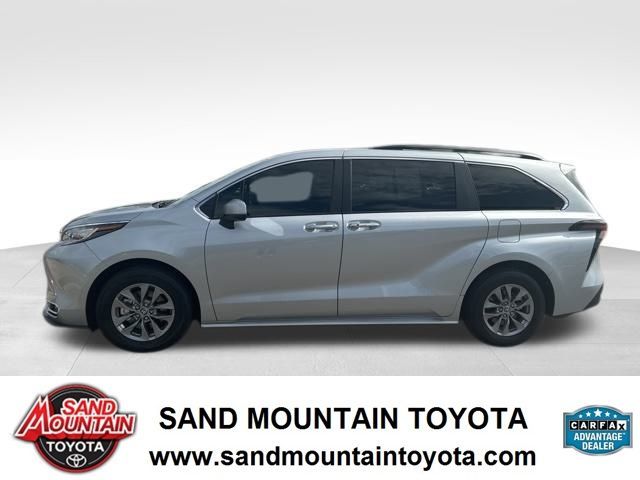 2023 Toyota Sienna XLE