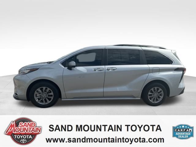 2023 Toyota Sienna XLE