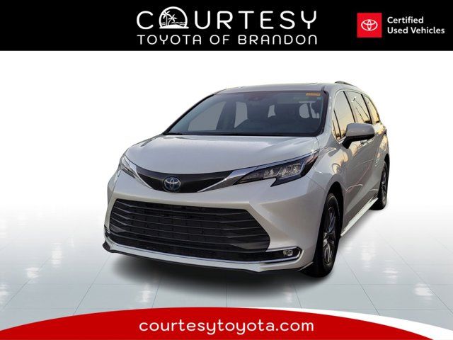 2023 Toyota Sienna XLE