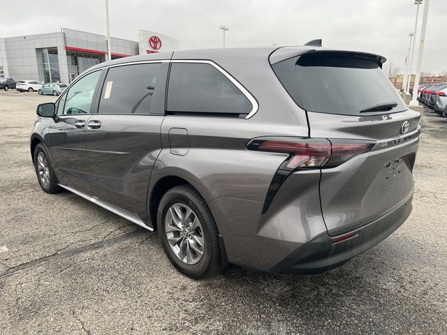 2023 Toyota Sienna XLE