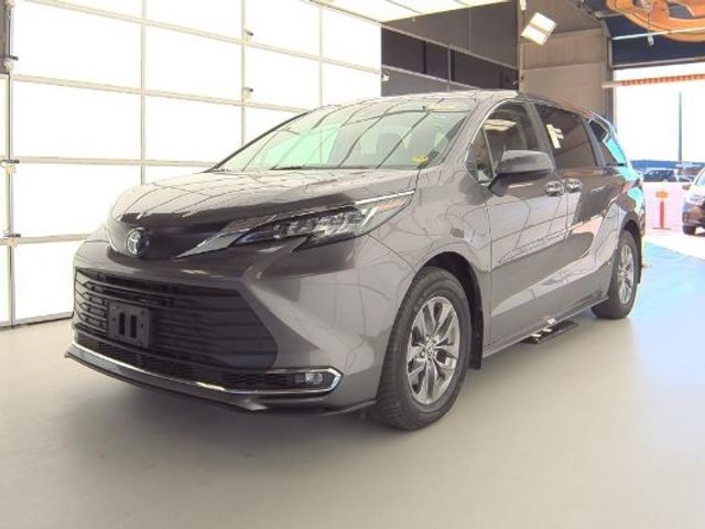 2023 Toyota Sienna XLE