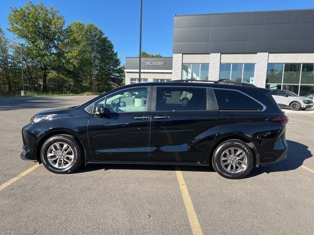 2023 Toyota Sienna XLE