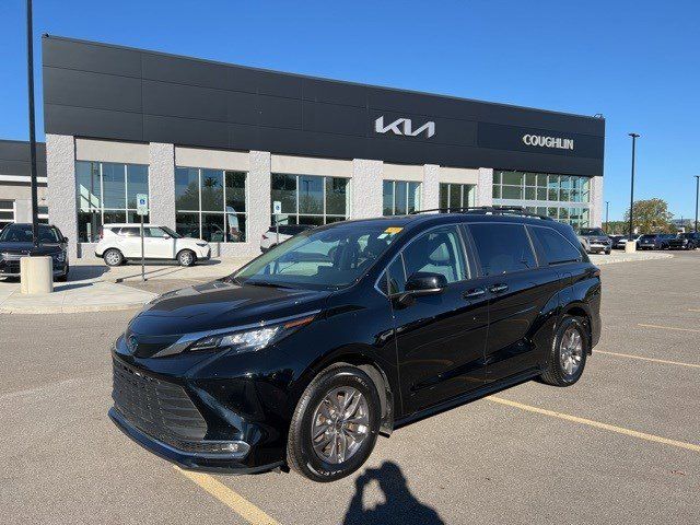 2023 Toyota Sienna XLE