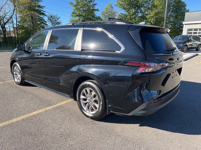 2023 Toyota Sienna XLE