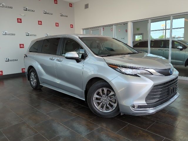 2023 Toyota Sienna XLE