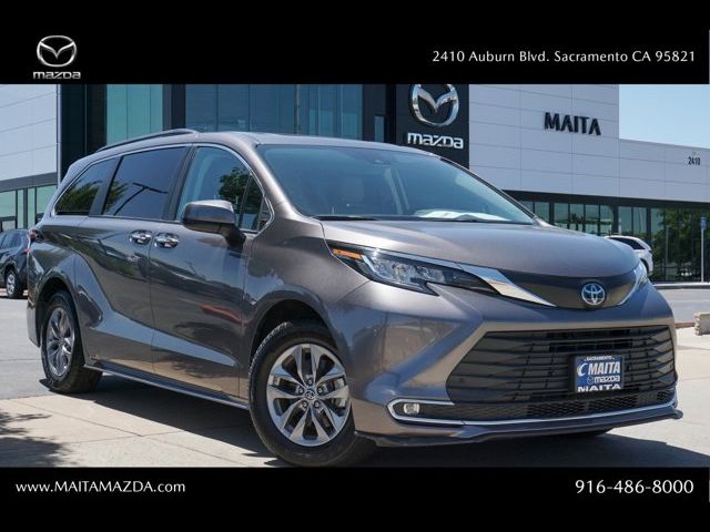 2023 Toyota Sienna XLE