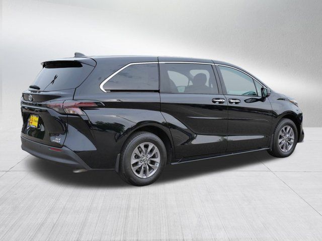 2023 Toyota Sienna XLE