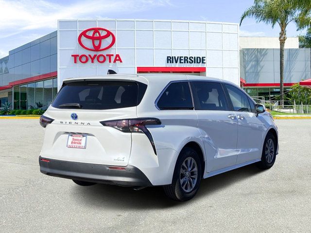 2023 Toyota Sienna XLE