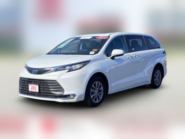 2023 Toyota Sienna XLE