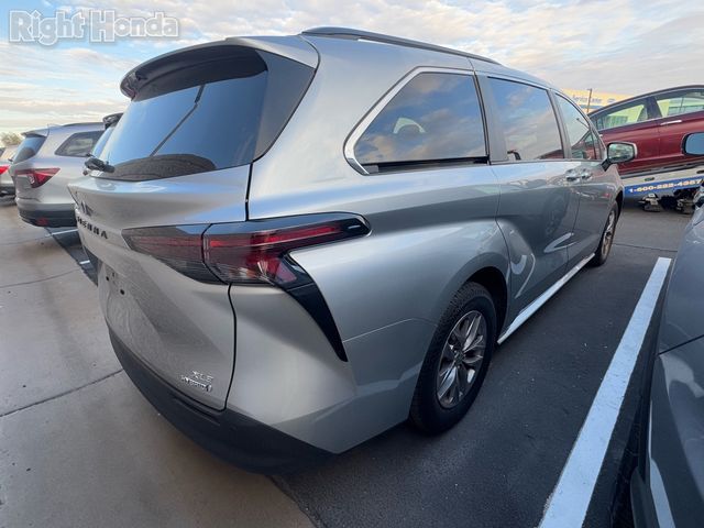 2023 Toyota Sienna XLE