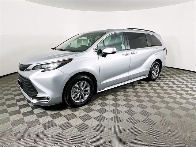 2023 Toyota Sienna XLE