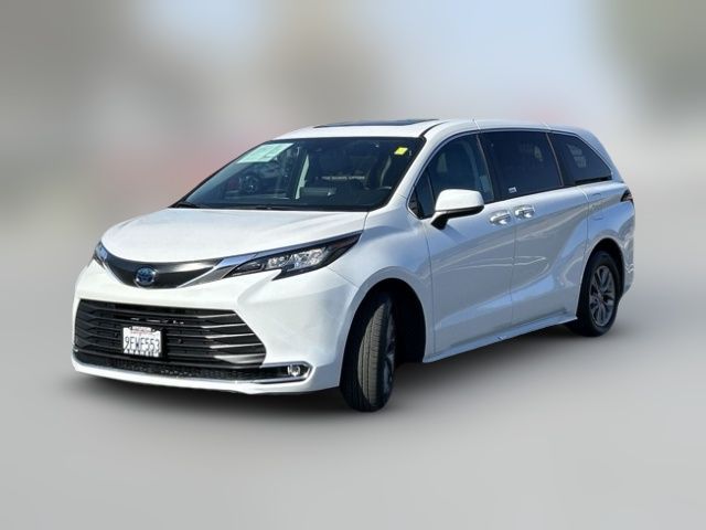 2023 Toyota Sienna XLE