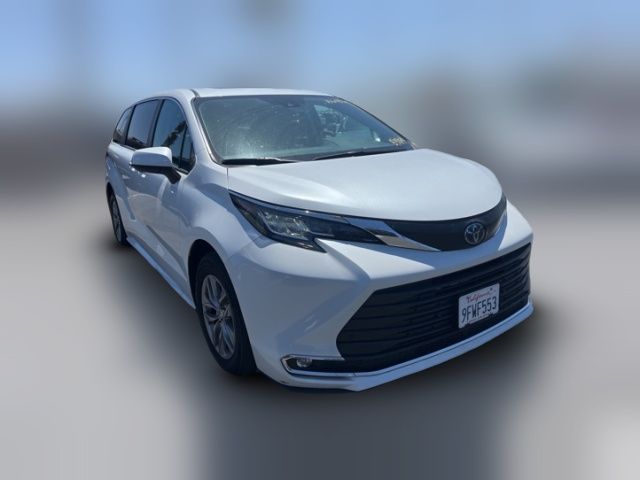 2023 Toyota Sienna XLE