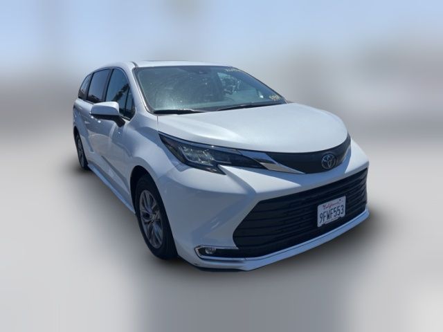 2023 Toyota Sienna XLE