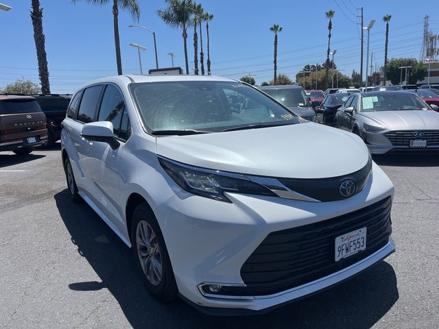 2023 Toyota Sienna XLE