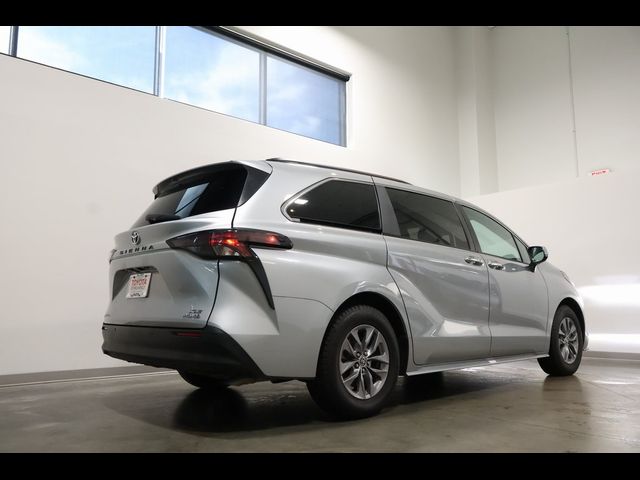 2023 Toyota Sienna XLE