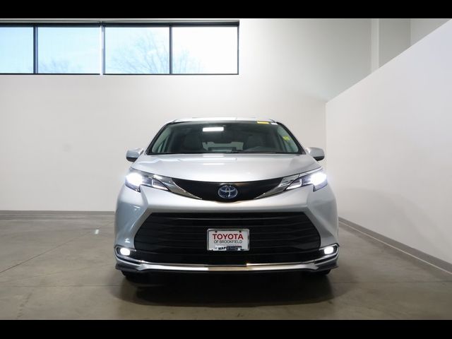 2023 Toyota Sienna XLE