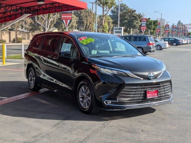 2023 Toyota Sienna XLE