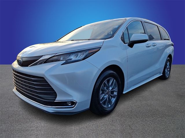 2023 Toyota Sienna XLE