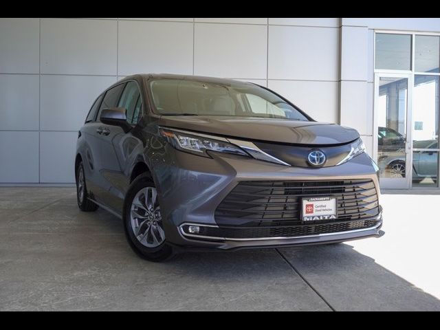 2023 Toyota Sienna XLE