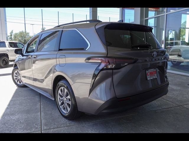 2023 Toyota Sienna XLE