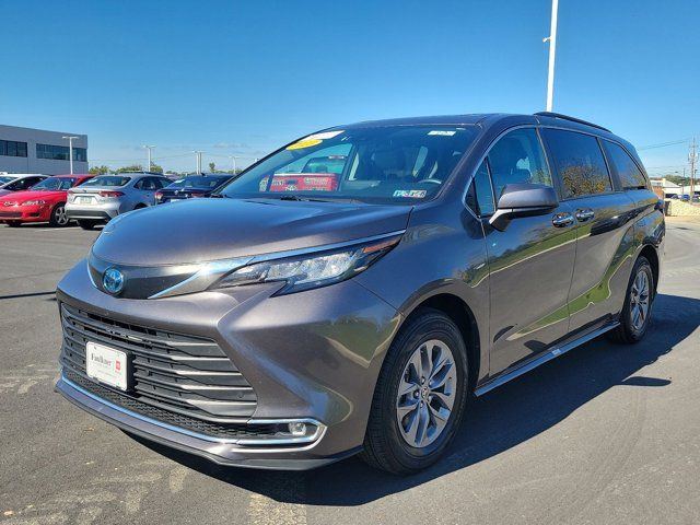 2023 Toyota Sienna XLE