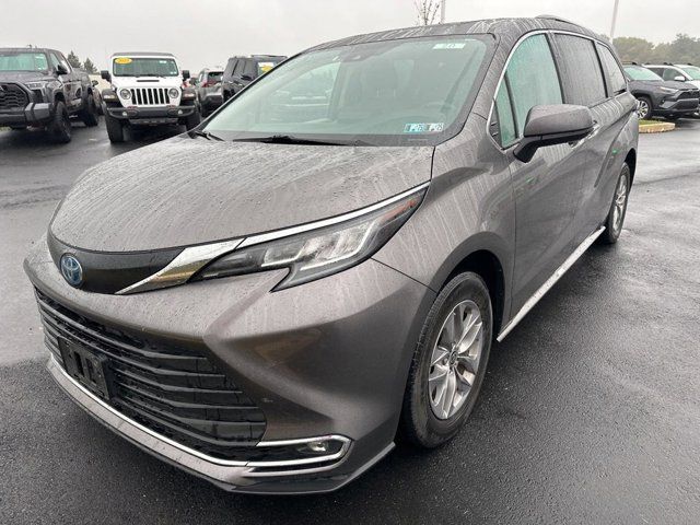 2023 Toyota Sienna XLE