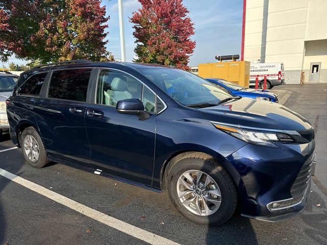 2023 Toyota Sienna XLE