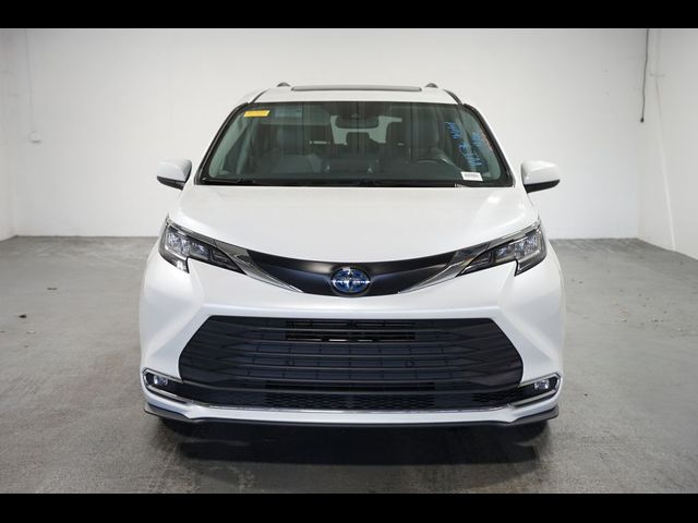 2023 Toyota Sienna XLE