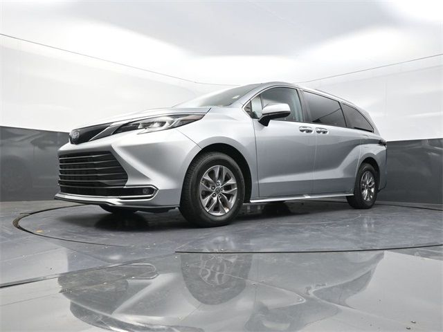 2023 Toyota Sienna XLE