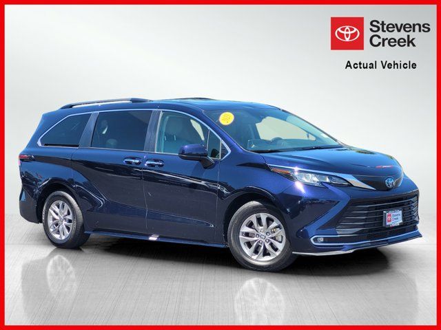 2023 Toyota Sienna XLE