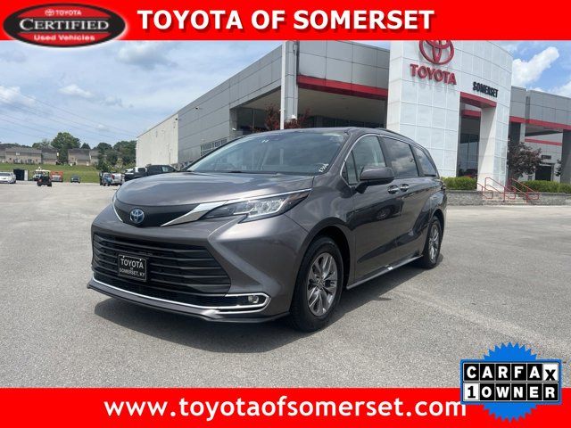 2023 Toyota Sienna XLE