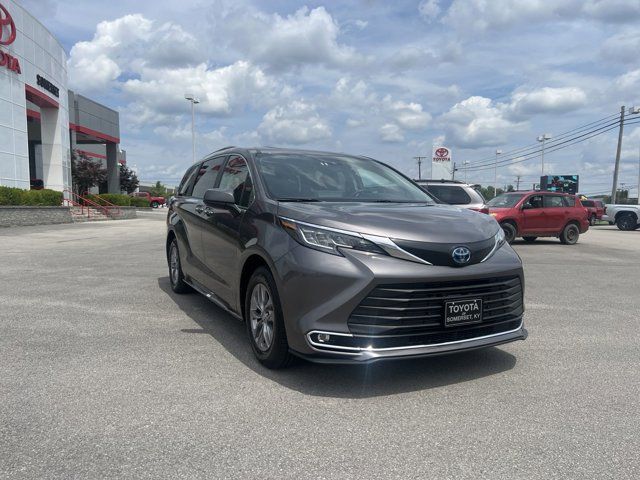 2023 Toyota Sienna XLE