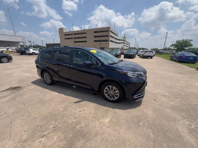 2023 Toyota Sienna XLE