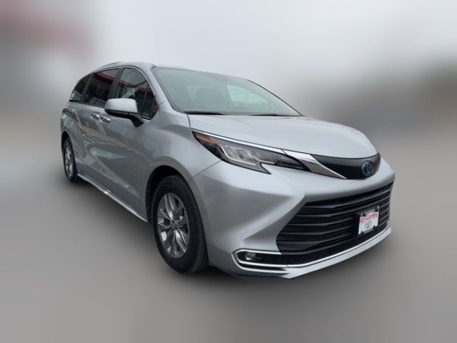 2023 Toyota Sienna XLE