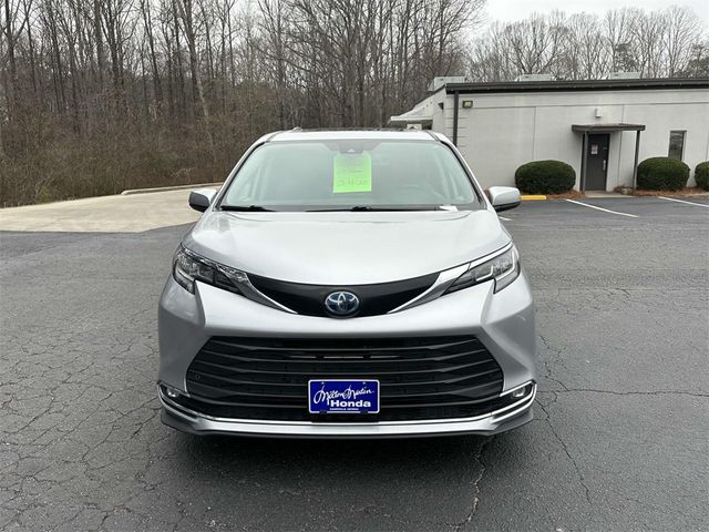 2023 Toyota Sienna XLE