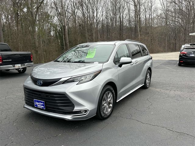 2023 Toyota Sienna XLE