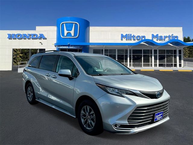 2023 Toyota Sienna XLE