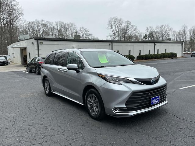 2023 Toyota Sienna XLE