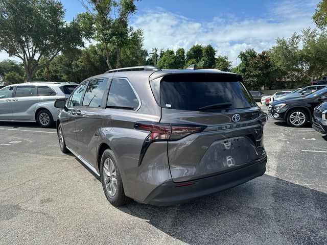 2023 Toyota Sienna XLE