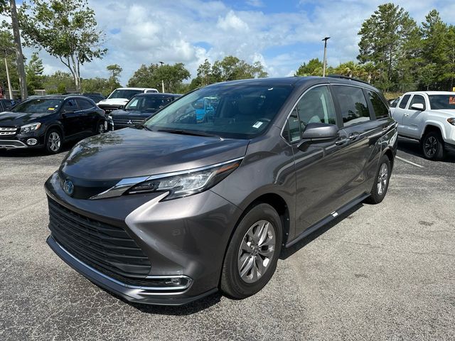 2023 Toyota Sienna XLE