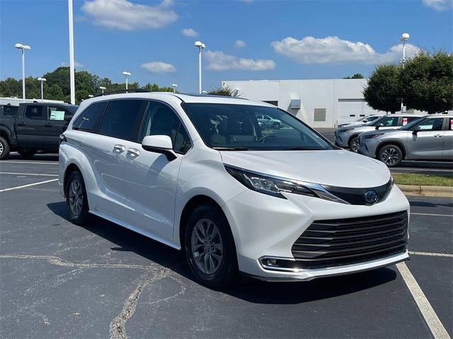 2023 Toyota Sienna XLE