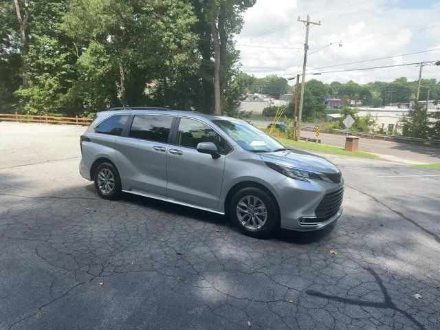 2023 Toyota Sienna XLE