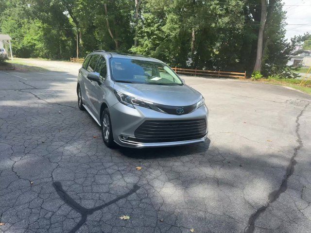 2023 Toyota Sienna XLE