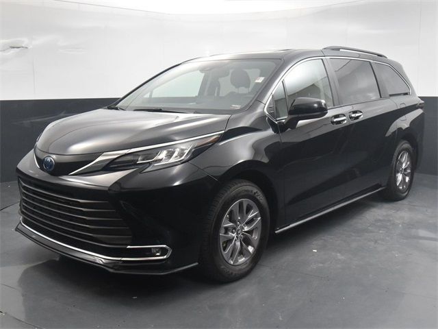 2023 Toyota Sienna XLE